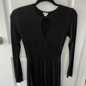 Long sleeve, open chest, dress